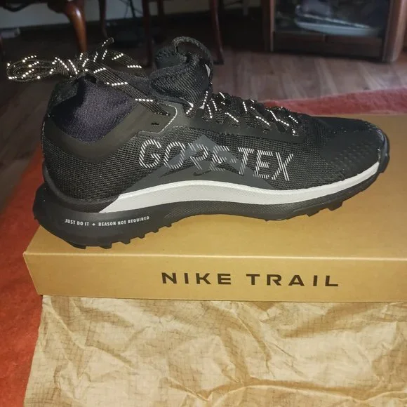 Nike gortex gym shoes - Picture 3 of 4